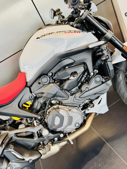 DUCATI MONSTER+ - ETAT NEUF - NOMBREUSES OPTIONS / MONSTER + - ECKBOLSHEIM (STRASBOURG OUEST)